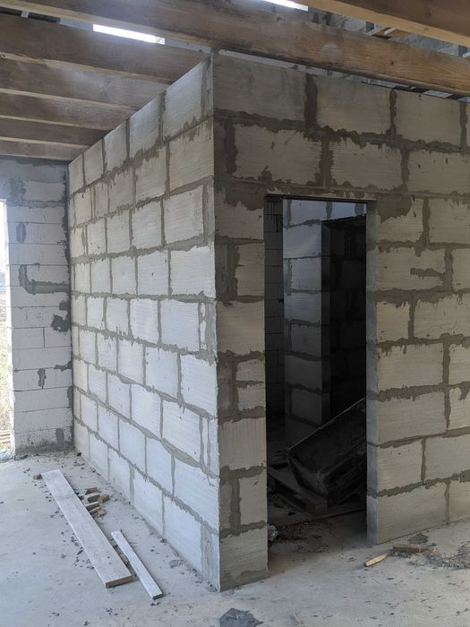 Двоповерховий капітальний будинок