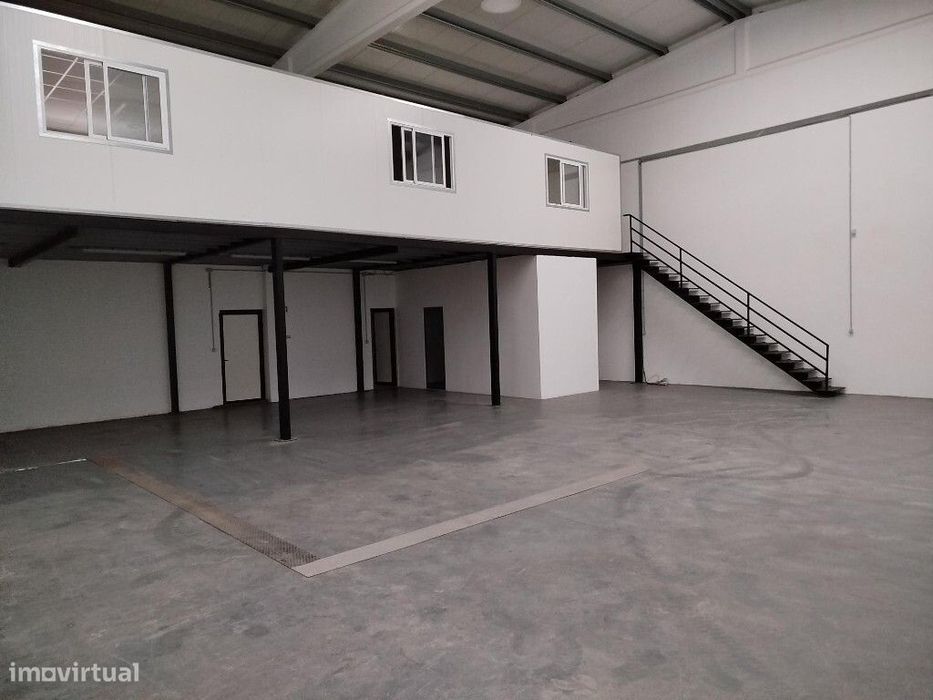 Armazém para arrendar em Sintra, perto de Terrugem