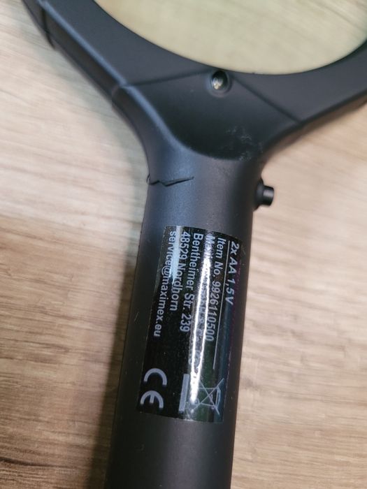 Lupa z diodami na baterie