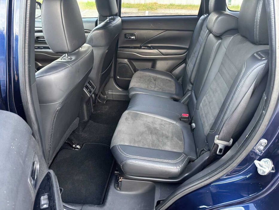 Mitsubishi Outlander SE      2019