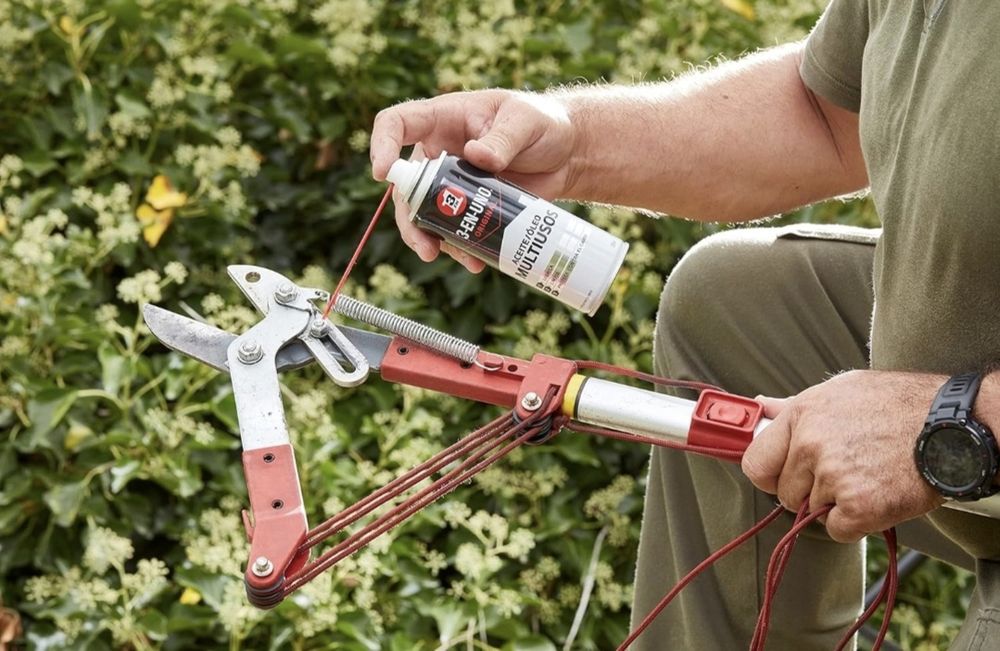 Spray Multiusos – Lubrifica, Limpa e Protege contra a Corrosão