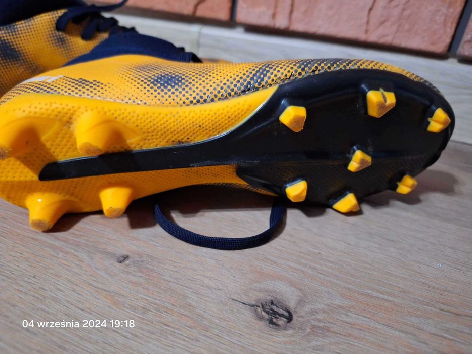 sprzedam korki HUARI rozm. 40