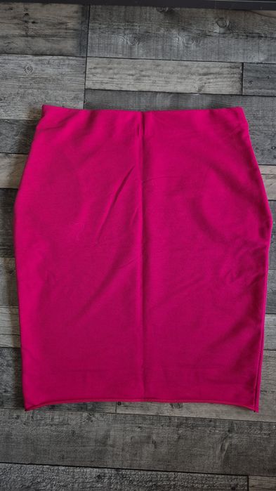 Spódnica ołówkowa fuksja 42/44