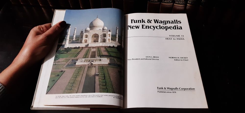 Funk & Wagnalls New Encyclopedia + Desk Dictionary + Yearbooks