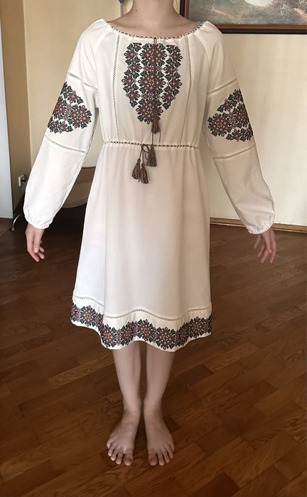 Вишита сукня