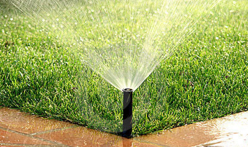 Zakładanie Systemu automatycznego nawadniania trawnika