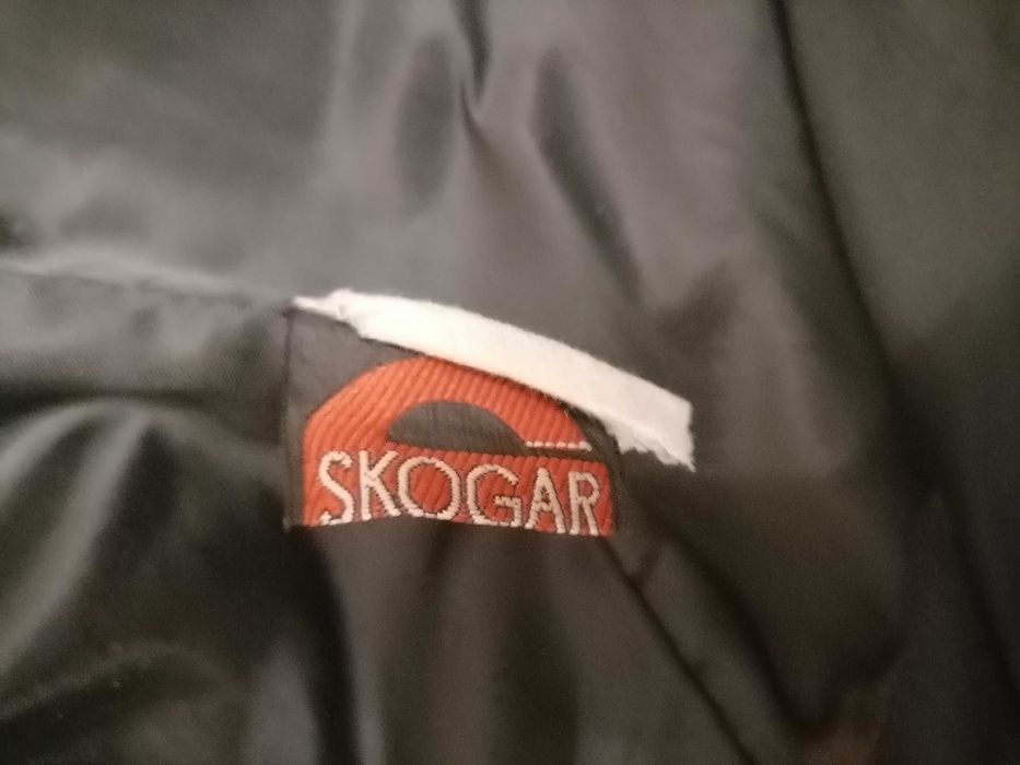 Czarna skórzana kurtka