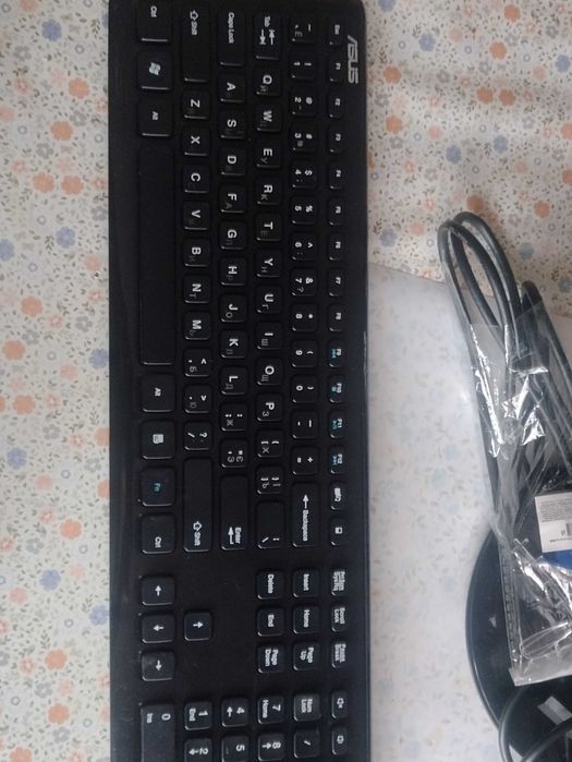 Монітор LG flatron б/в + клавіатура безпровідна asusu