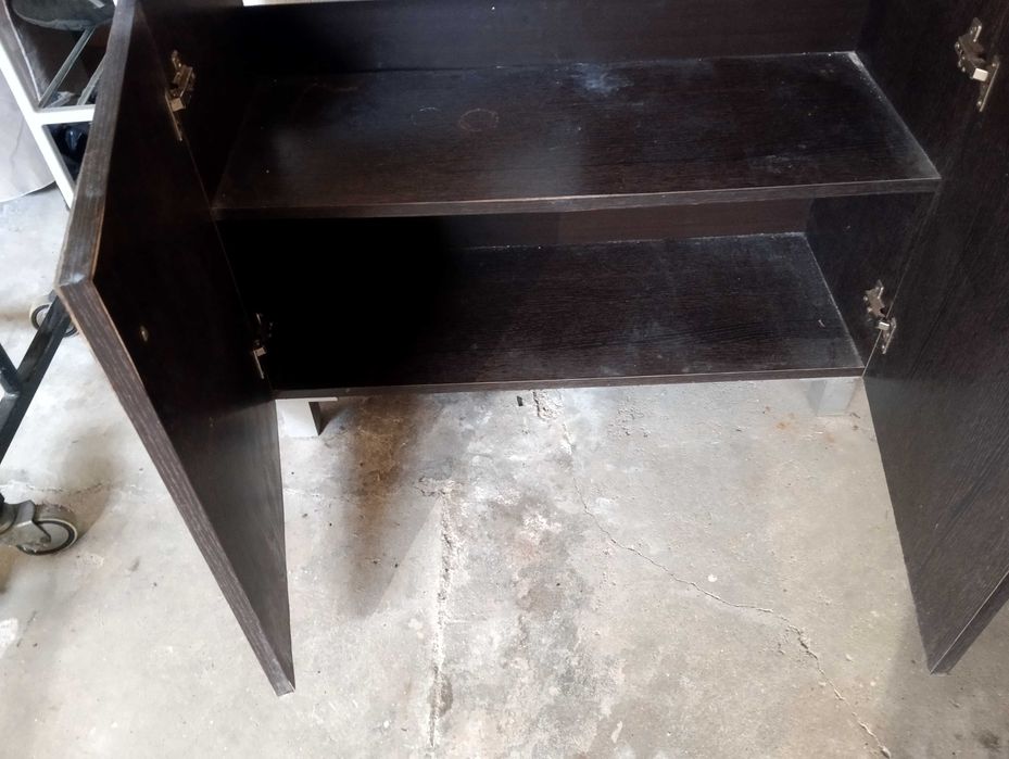 Móvel de casa de banho cor castanho