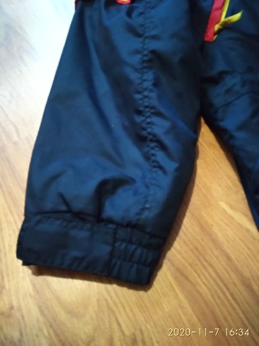 Куртка чоловіча велика.