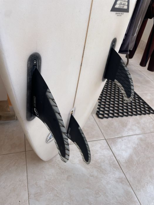 Prancha surf Akiwas 5’8” squash