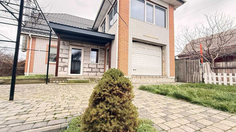 Продається домоволодіння з 2-ма будинками