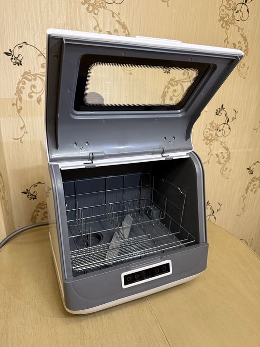 Автоматична посудомийна машина з функцією сушки. Настільна портативна