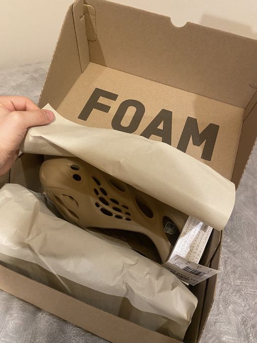 Yeezy Foam RNNR Clay Taupe