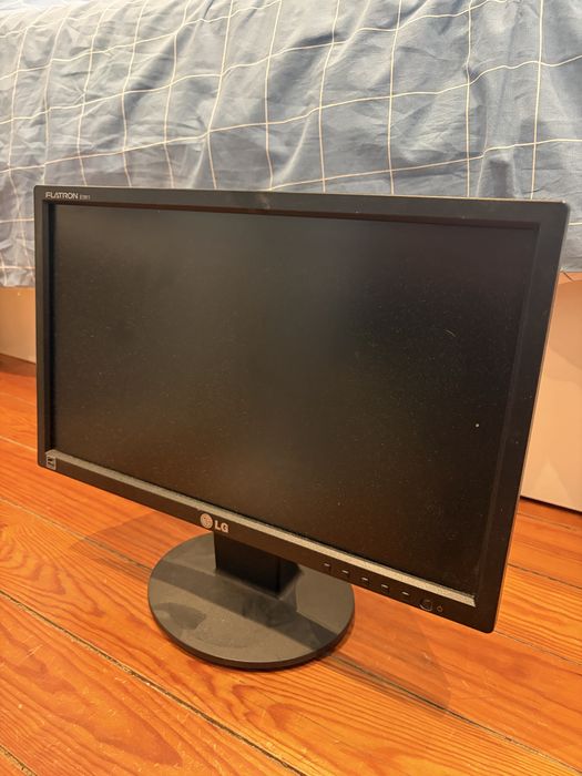 2 Monitores LG 19 polegadas VGA