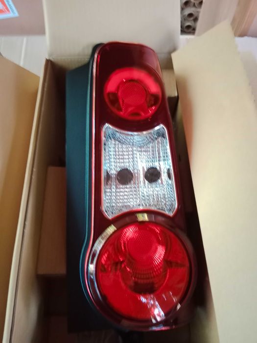 PEUGEOT PARTNER 2012 + lampy tylne komplet