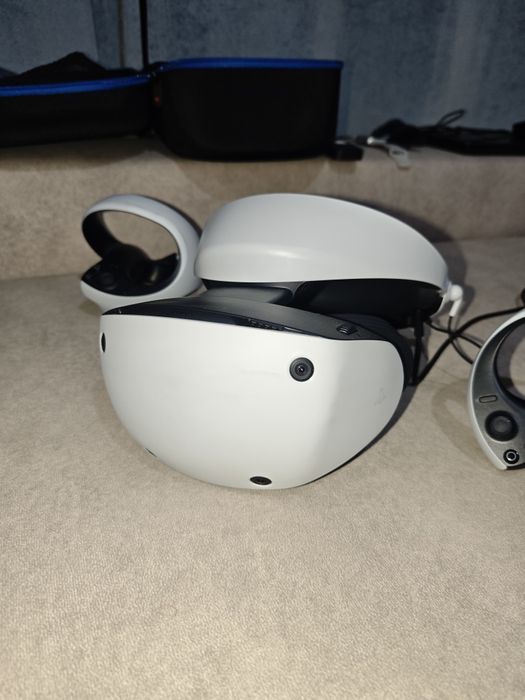 PlayStation PSVR2 + Carrying Case + Protective Lenses64284411320579120