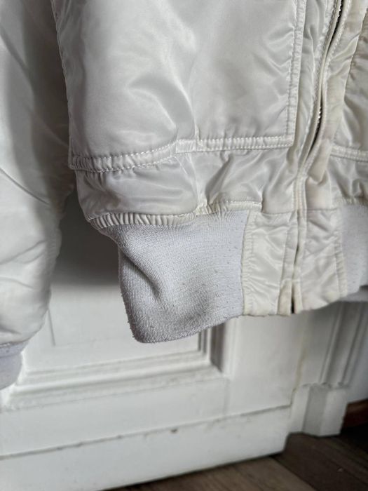 Kurtka bomberka Alpha Industries CWU-45 (biała)