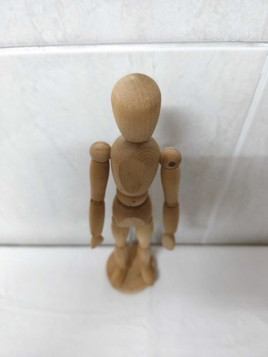 Boneco articulado madeira