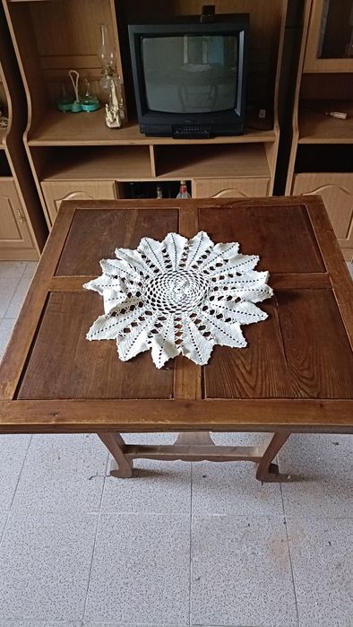 Mesa em madeira bom estado