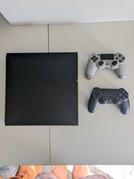 PS4 Fat CUH-1000 preta + 2 comandos DualShock 4