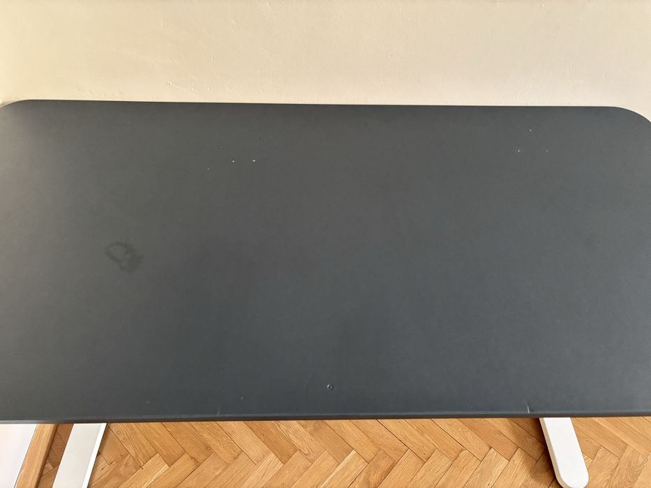 Biurko Bekant Ikea granatowy blat 160 x 80,5, wysokość regulowana