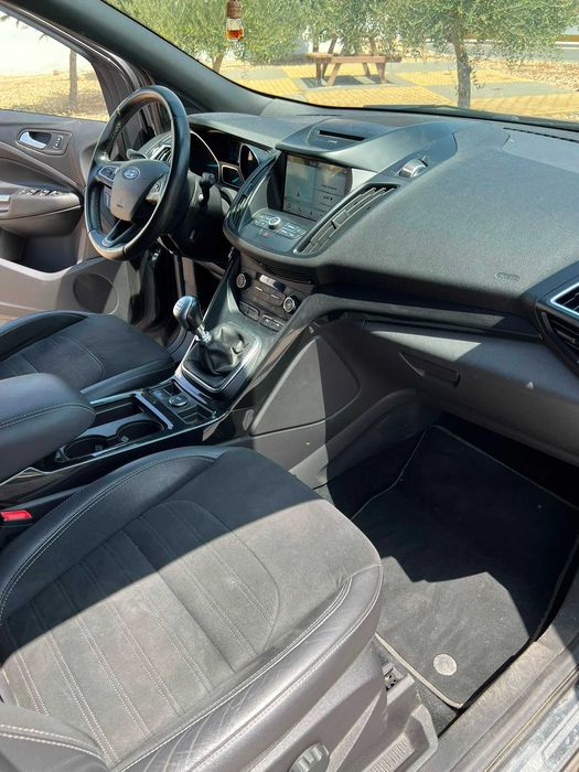 Ford Kuga 1.5 TDCi ST-Line 120 CV | Nacional | Muito Equipado