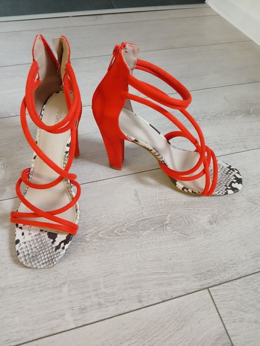 Pomarańczowe sandałki