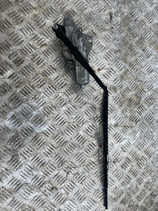 Suzuki jimny silniczek wycieraczki tylnej klapy