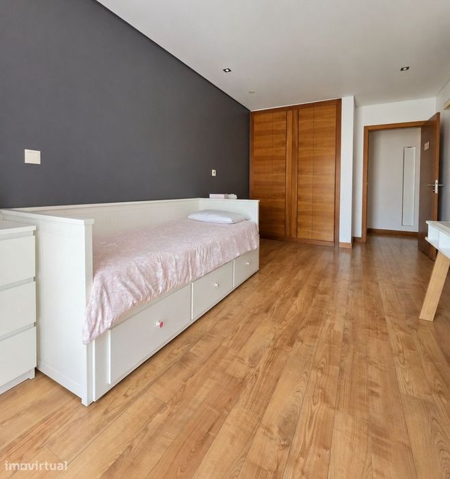 T2 com Box de 32,85 m² e Arrecadação de 19,60 m² com Piscina