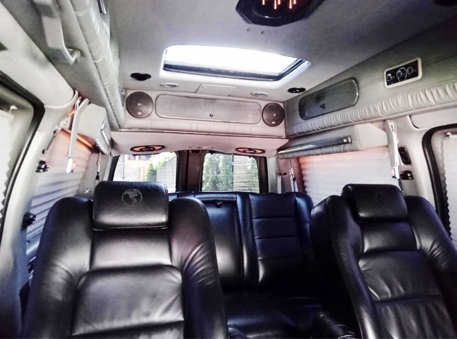 Chevrolet Express , обслужений на автоматі. Ідеальний бус для дальніх поїздок