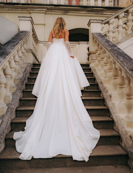 Suknia ślubna satynowa