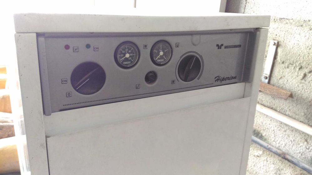 Caldeira a gasóleo Thermital Hiperion 35R usada + Depósito de 1000L