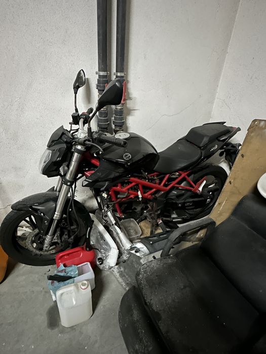 Benelli bn 125 *avariada*