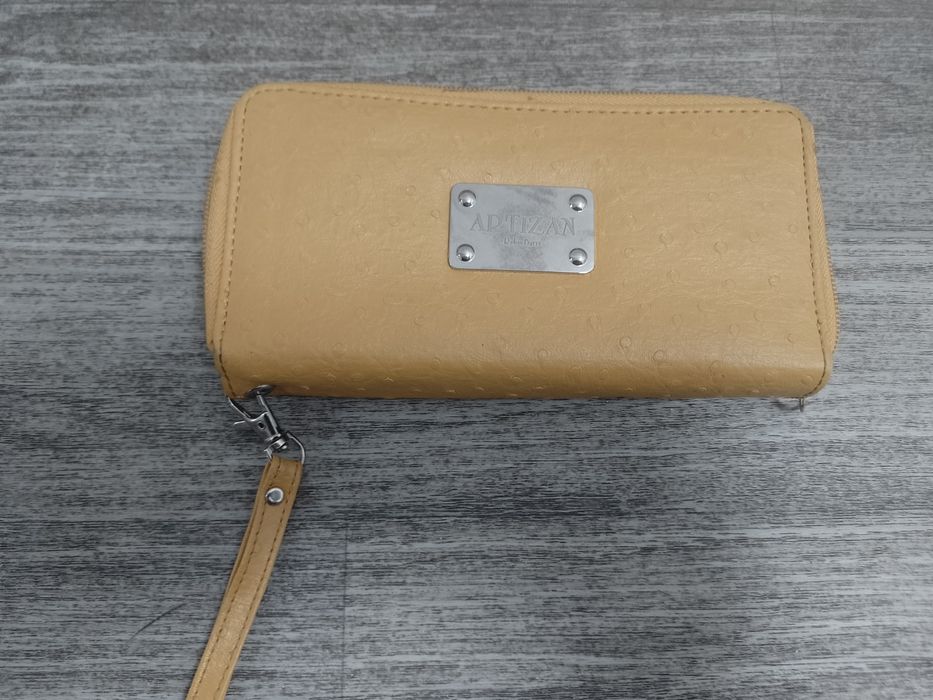 Sprzedam dwie torebki damskie .