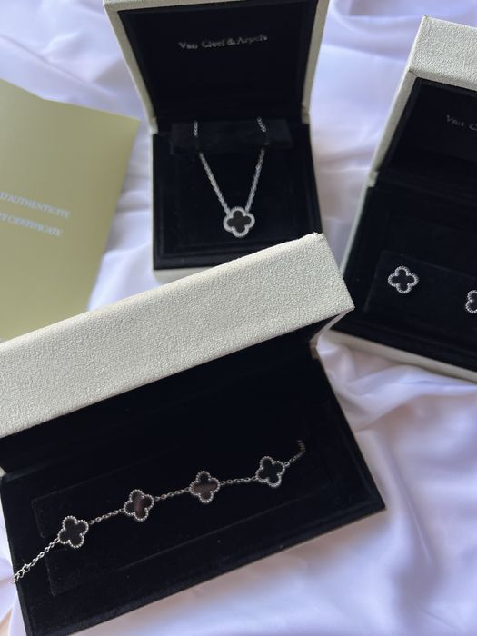 Прикраси Van Cleef