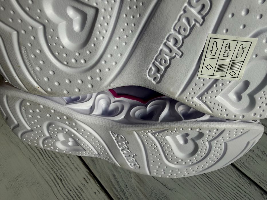 Продам ботинки Skechers 33.5,35 размеры