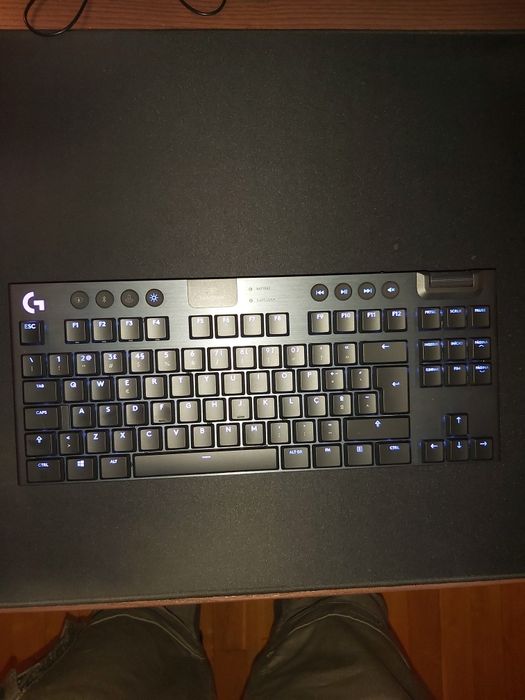 Teclado Logitech G915 TKL