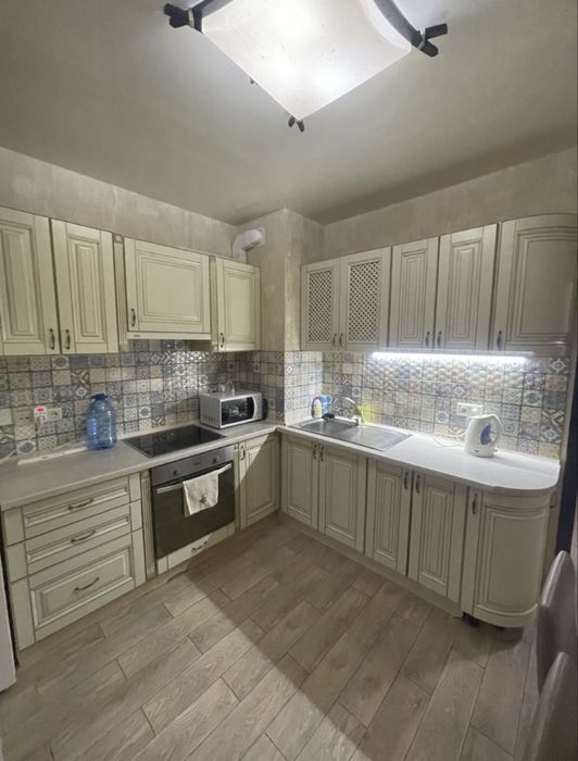 Посуточно квартира, СитиЦентр, пр-т Небесной Сотни, Киевский Р-н