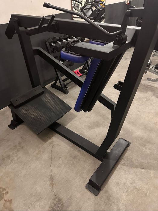 Pedulum Hack Squat Adan