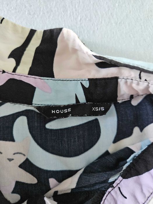 Czarna koszula w koty