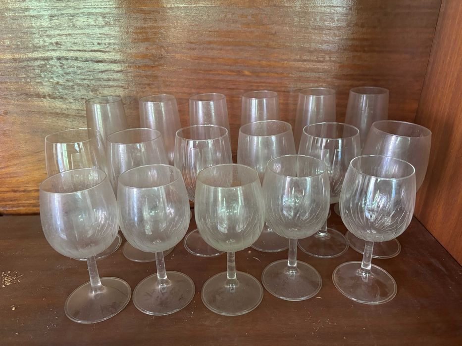 Conjunto de 17 Copos com Pé