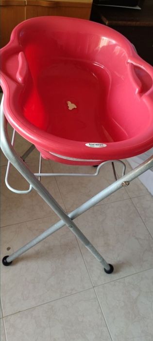 Banheira de bebé de tripé