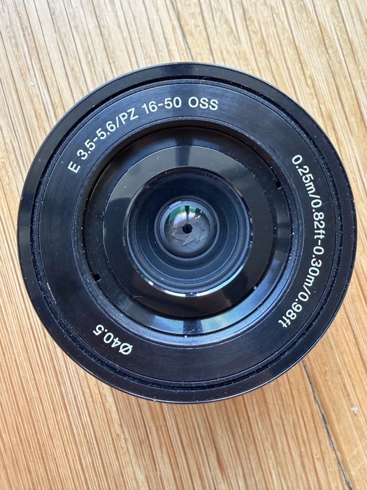 Lente Sony E 16-50mm f/3.5-5.6 OSS (PZ) – Em boa condicao.