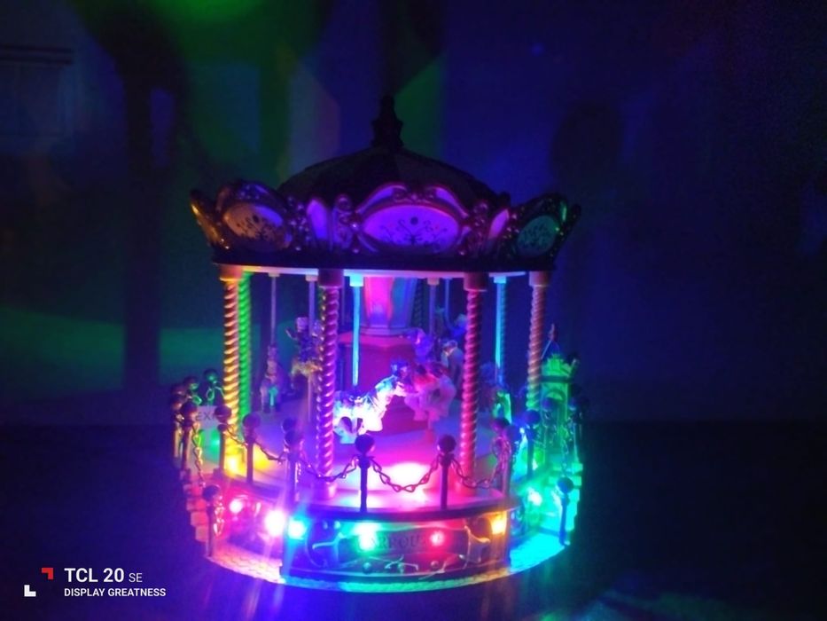 Carrocel natalício com luz