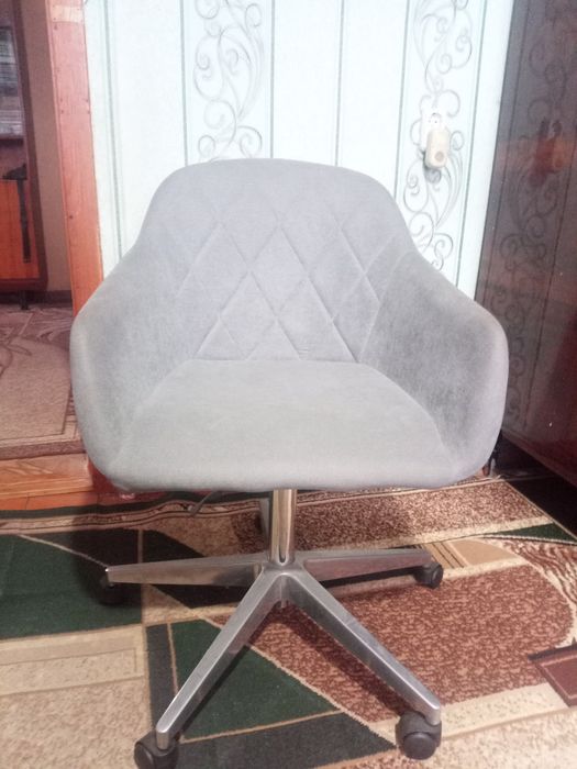 Крісло підйомне сіре.