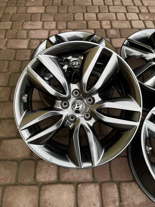 Oryginalne alufelgi Hyundai 5x114,3 19 cali CZUJNIKI Santa Fe Tucson Antracyt