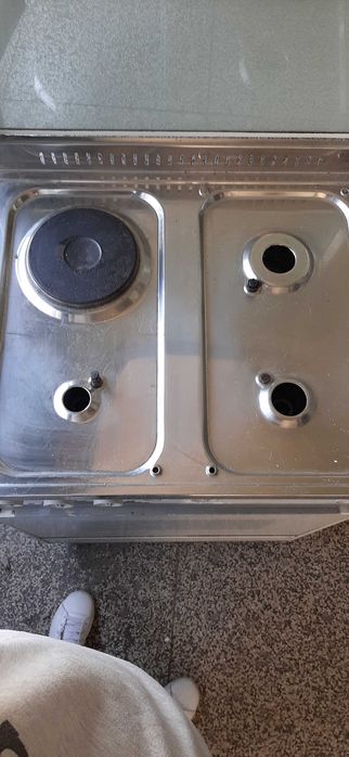 Fogão a gas c/ um bico eléctrico