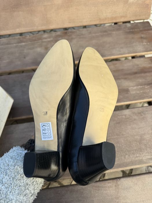 Sapatos salto pretos