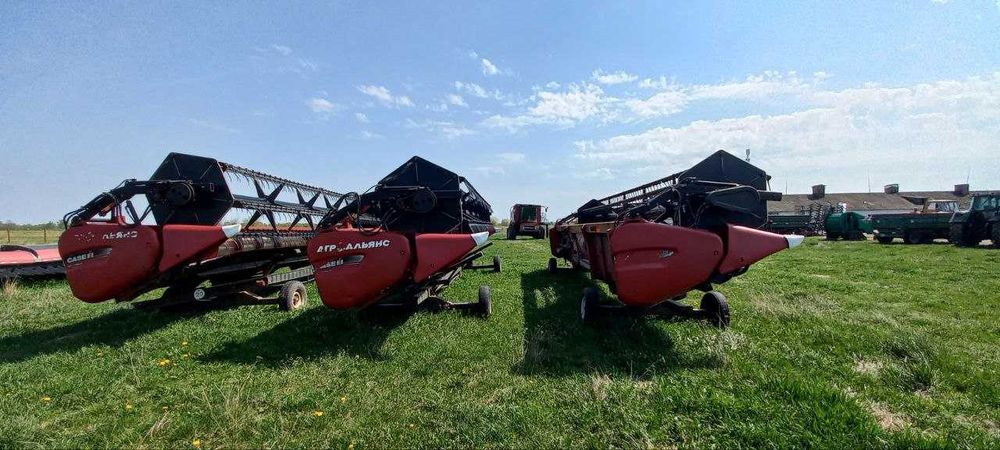 Комбайн Case IH 5140 з жаткою CASE IH 3020 TERRAFLEX (7.6м)